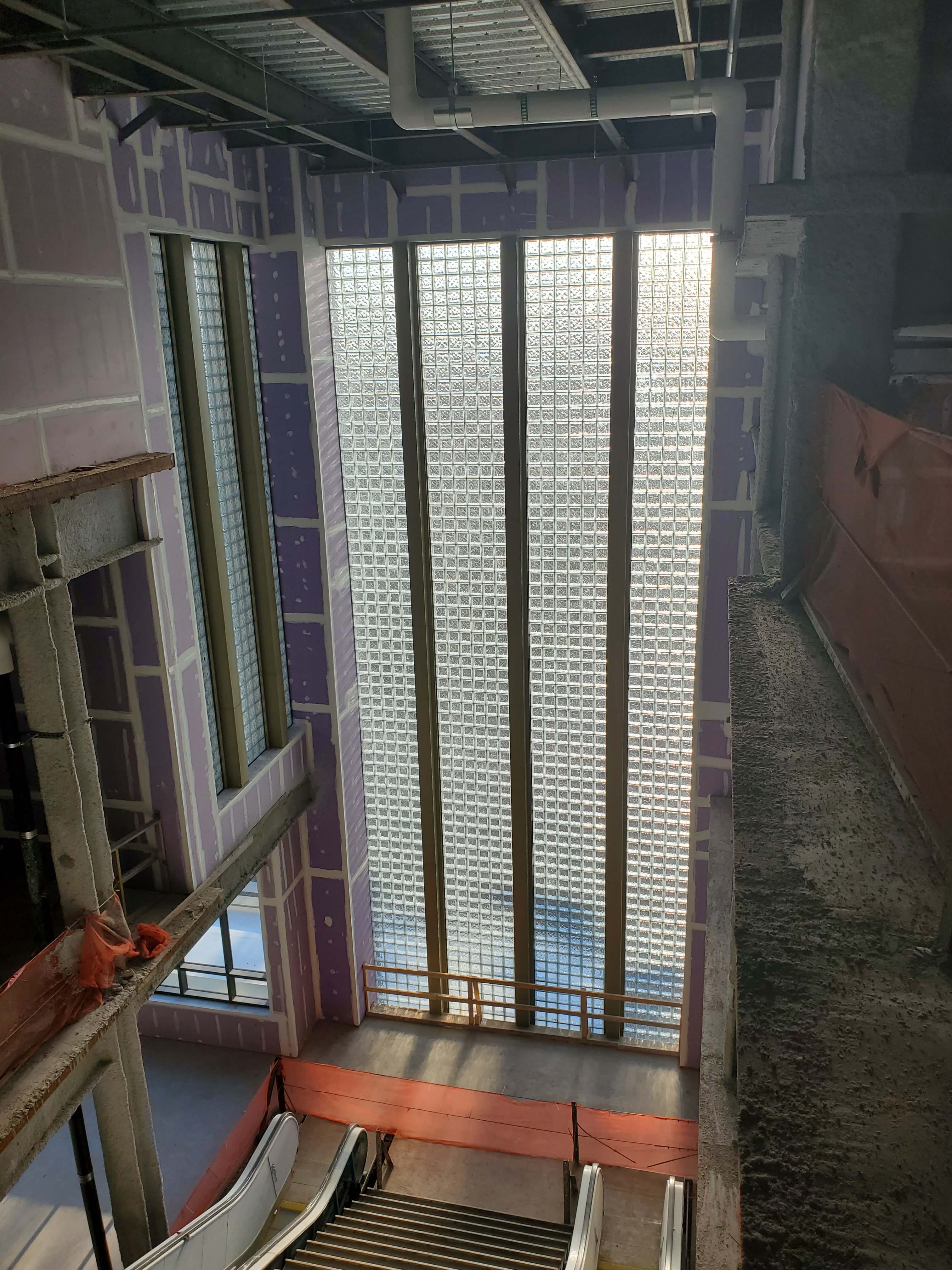 Motarless Glass Block Grid Walls