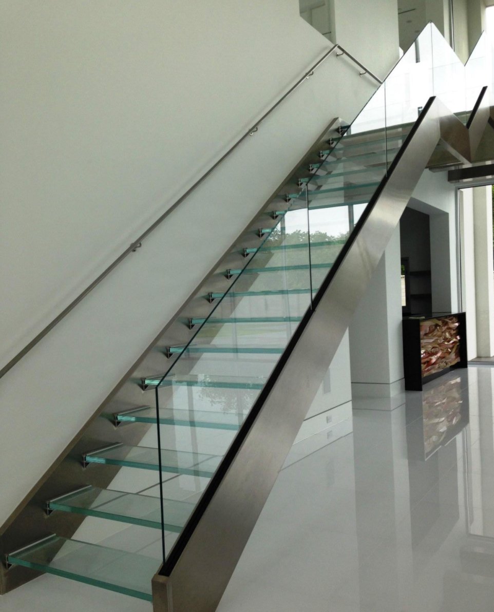 custom-glass-stairs