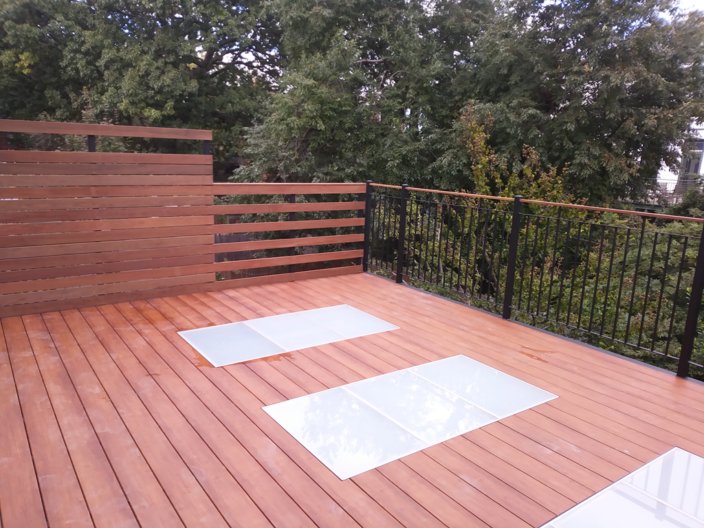 Structural Glass in an Outdoor Deck