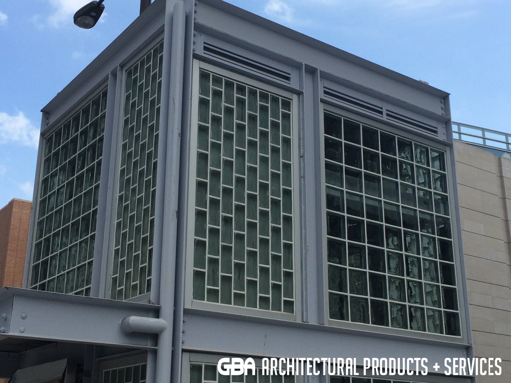 Motarless Glass Block Grid Walls