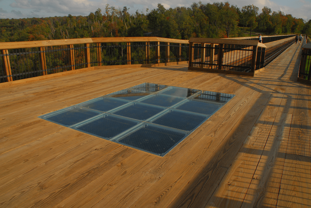 outdoor-glass-floor