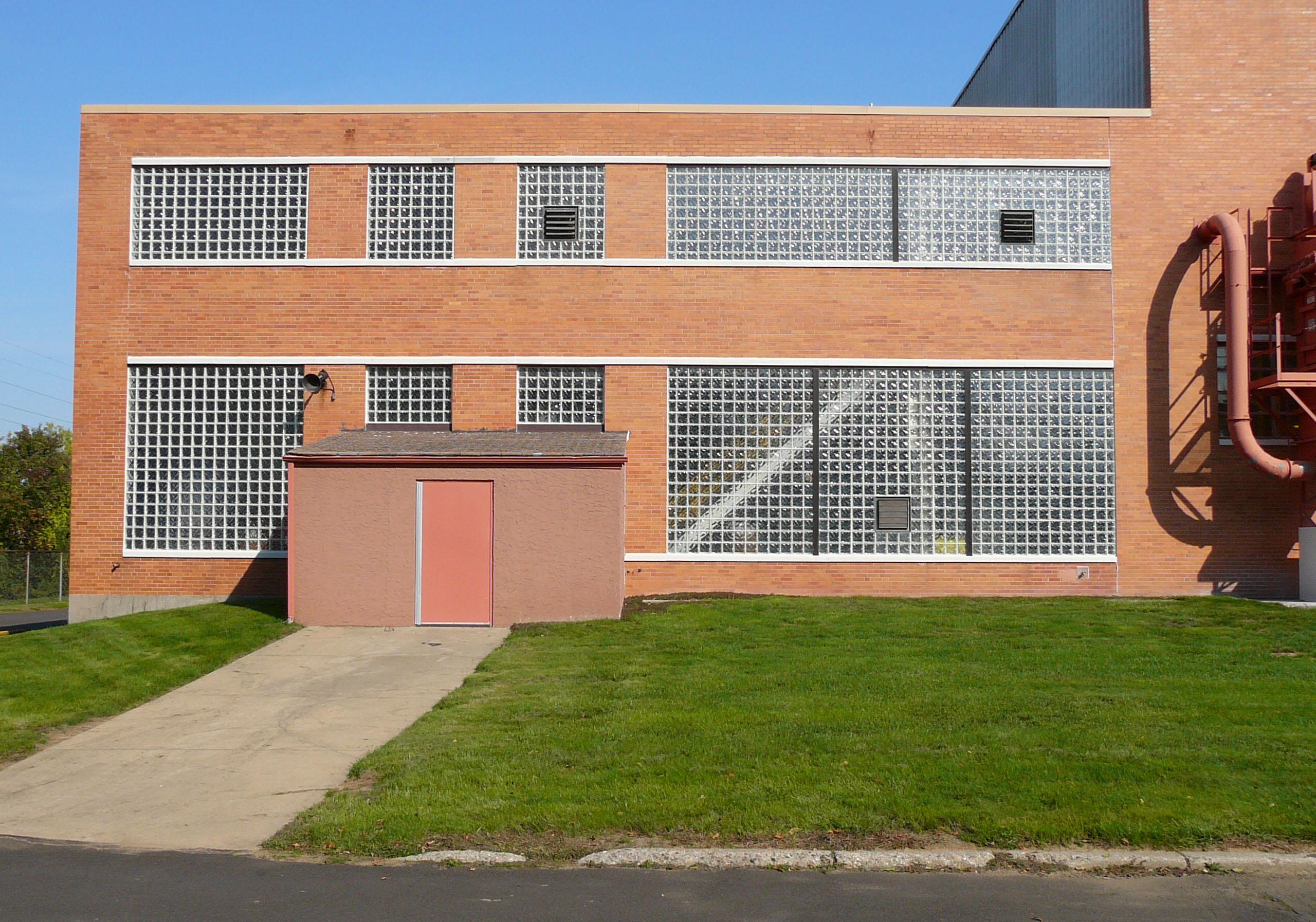 building-with-glass-blocks