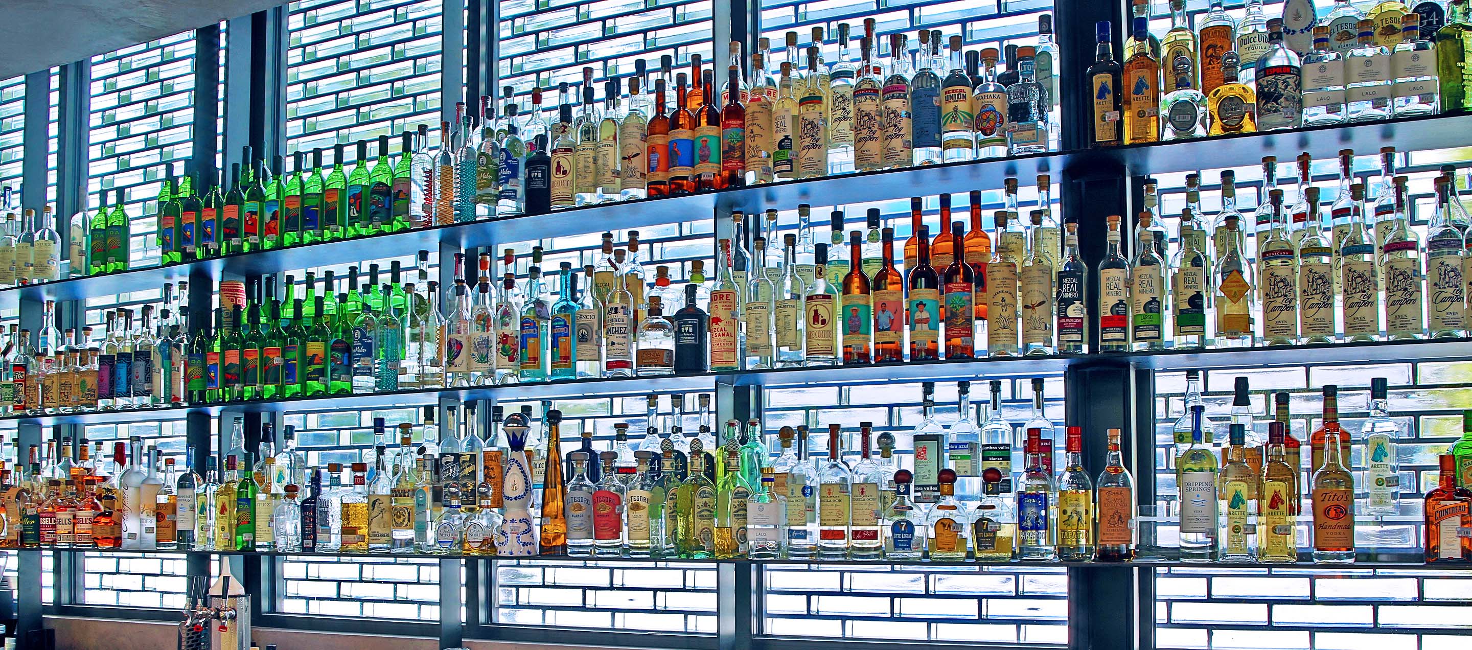 glass-brick-bar-designs