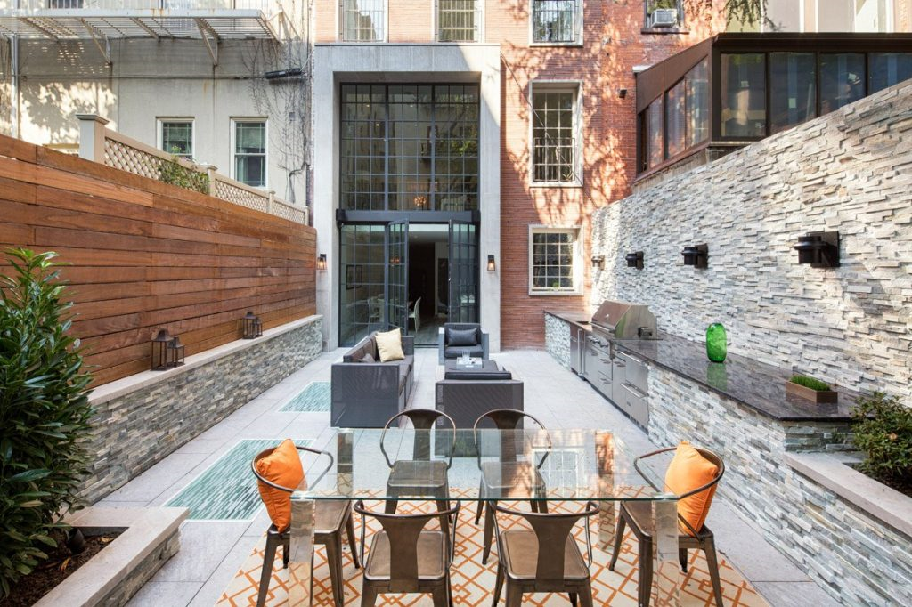 6 Ways to Use Architectural Glass Outdoors